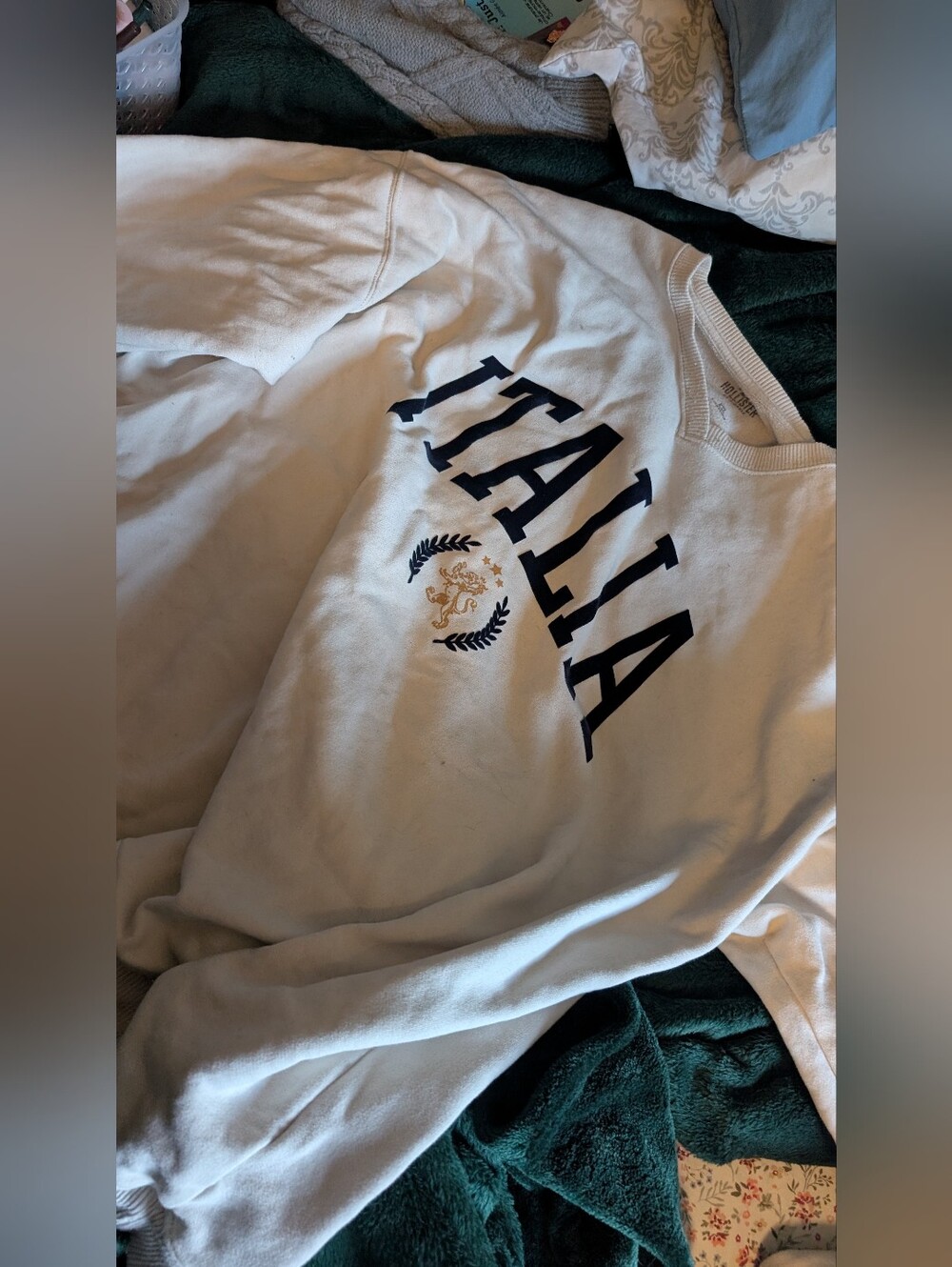Hollister Cream Italia Crewneck Oversized Sweatshirt with Navy and Gold Accents